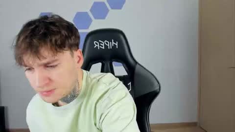 Snapshot of chris_tyson chatting on January 18, 10:06 am Chris Tyson online show from January 18, 10:06 am