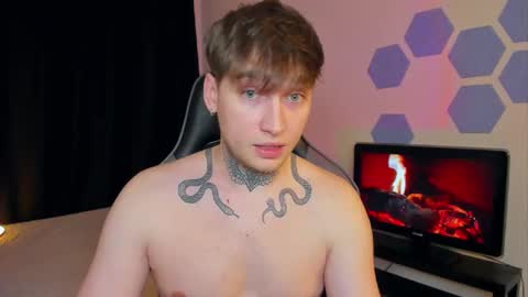 Snapshot of chris_tyson chatting on February 6, 12:00 am Chris Tyson online show from February 6, 12:00 am