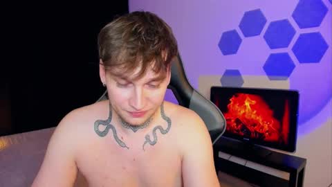 Snapshot of chris_tyson chatting on February 7, 1:04 am Chris Tyson online show from February 7, 1:04 am