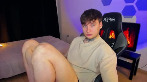 Snapshot of chris_tyson chatting on February 9, 12:17 am Chris Tyson online show from February 9, 12:17 am