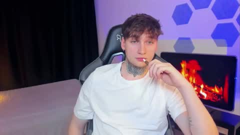 Snapshot of chris_tyson chatting on February 9, 11:25 pm Chris Tyson online show from February 9, 11:25 pm