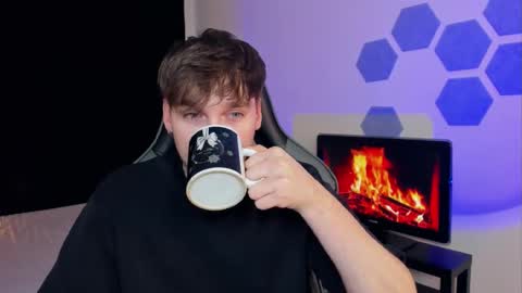 Snapshot of chris_tyson chatting on February 12, 2:24 am Chris Tyson online show from February 12, 2:24 am