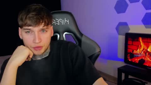 Snapshot of chris_tyson chatting on February 19, 8:52 pm Chris Tyson online show from February 19, 8:52 pm