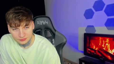 Snapshot of chris_tyson chatting on February 22, 11:35 pm Chris Tyson online show from February 22, 11:35 pm