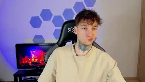 Snapshot of chris_tyson chatting on March 1, 11:58 pm Chris Tyson online show from March 1, 11:58 pm