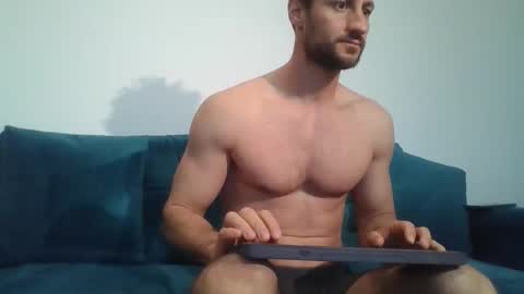 Snapshot of chrisaron chatting on April 7, 4:13 am chrisaron online show from April 7, 4:13 am