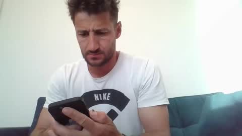 Snapshot of chrisaron chatting on April 27, 4:10 am chrisaron online show from April 27, 4:10 am