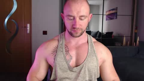 Snapshot of chrisbigbiceps chatting on February 12, 6:47 pm chrisbigbiceps online show from February 12, 6:47 pm