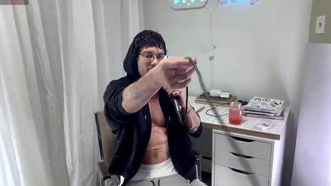 Content creator  artist online show from November 18, 1:33 am