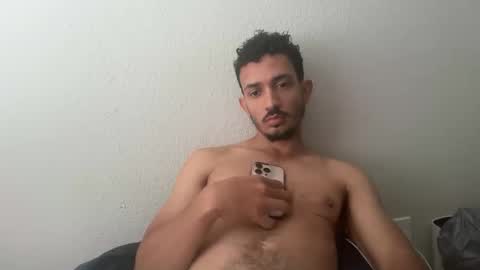 chrislover2125 online show from April 17, 4:32 pm