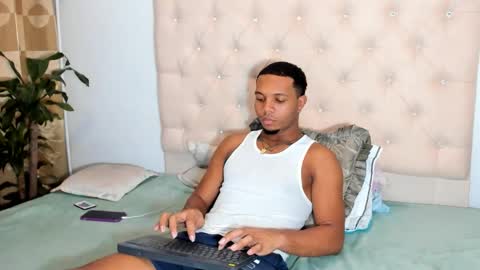Snapshot of chriss_vall chatting on March 25, 3:12 am Chriss Vall online show from March 25, 3:12 am