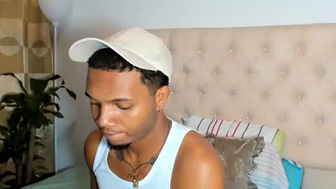 Snapshot of chriss_vall chatting on March 30, 7:42 am Chriss Vall online show from March 30, 7:42 am