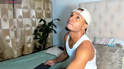 Snapshot of chriss_vall chatting on April 9, 8:09 am Chriss Vall online show from April 9, 8:09 am
