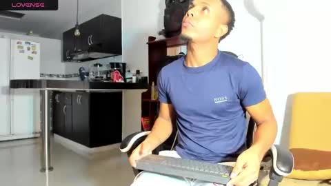Snapshot of chriss_vall chatting on May 3, 7:14 am Chriss Vall online show from May 3, 7:14 am