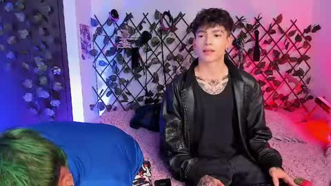 Snapshot of chriss_wg_ chatting on April 19, 10:34 pm Christian Wang online show from April 19, 10:34 pm