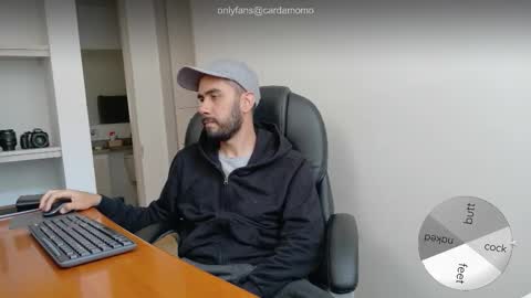 Snapshot of chrissmithin5 chatting on November 16, 3:28 pm Cardamomo online show from November 16, 3:28 pm