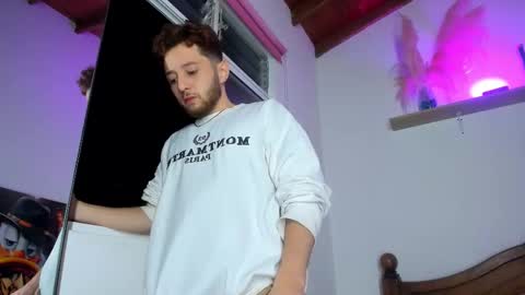 Snapshot of chrisstianford chatting on October 29, 8:16 am Hi dont forguet to follow me    online show from October 29, 8:16 am