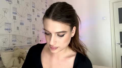 Snapshot of christadenyes chatting on June 18, 7:18 pm Angelina online show from June 18, 7:18 pm