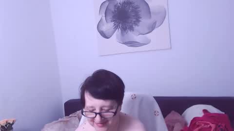 Snapshot of christarose chatting on June 5, 7:30 pm Christa online show from June 5, 7:30 pm