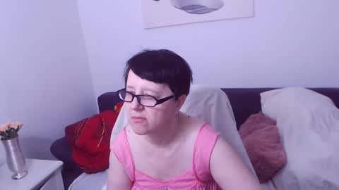 Snapshot of christarose chatting on June 7, 11:47 am Christa online show from June 7, 11:47 am