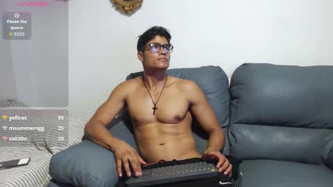 Snapshot of christian_musclet4 chatting on September 26, 2:15 am ---Chistian--- online show from September 26, 2:15 am