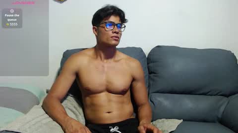 Snapshot of christian_musclet4 chatting on October 18, 11:16 pm ---Chistian--- online show from October 18, 11:16 pm