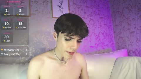 Snapshot of christianm_18 chatting on December 6, 11:33 am Chris online show from December 6, 11:33 am