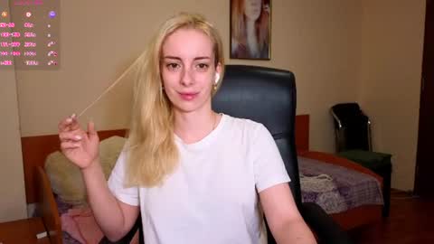 Snapshot of christihanson chatting on July 15, 10:59 pm christihanson online show from July 15, 10:59 pm