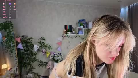 Snapshot of christina_hammond chatting on April 25, 12:19 pm Ann online show from April 25, 12:19 pm
