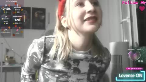 christinafiveplus online show from October 9, 5:33 pm