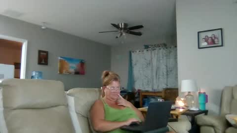 Snapshot of christopher_rain chatting on June 13, 3:26 am Christopher Rain online show from June 13, 3:26 am