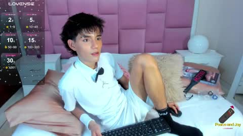 Snapshot of christopher_robin4 chatting on May 31, 7:59 pm Chris online show from May 31, 7:59 pm