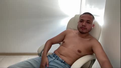 Snapshot of christopherdav chatting on December 4, 6:28 pm Chris online show from December 4, 6:28 pm