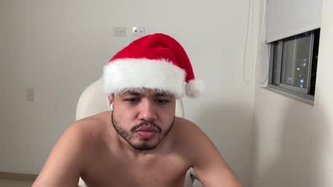 Snapshot of christopherdav chatting on December 24, 1:49 am Chris online show from December 24, 1:49 am