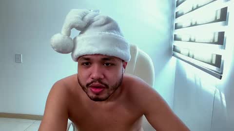 Snapshot of christopherdav chatting on December 24, 7:00 pm Chris online show from December 24, 7:00 pm