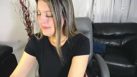 Snapshot of christtydiaz chatting on April 24, 11:18 pm Christy Diaz online show from April 24, 11:18 pm