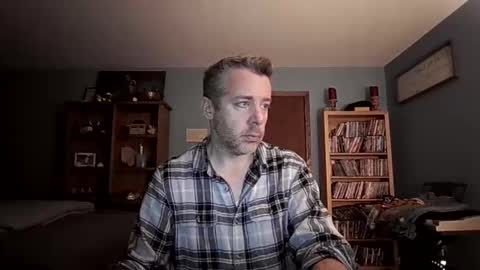 chrisw8121 online show from March 3, 4:51 am