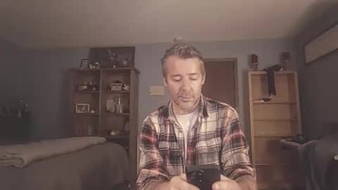 chrisw8121 online show from March 18, 1:53 am