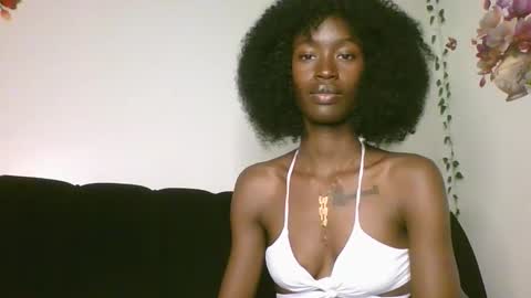 Snapshot of chroe22 chatting on February 18, 9:33 pm chroe22 online show from February 18, 9:33 pm