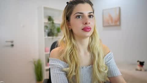 Snapshot of chronic__love chatting on January 22, 2:35 pm chronic love online show from January 22, 2:35 pm