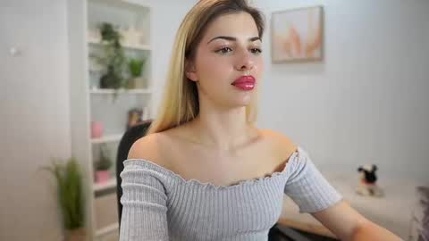 Snapshot of chronic__love chatting on February 9, 2:07 pm chronic love online show from February 9, 2:07 pm