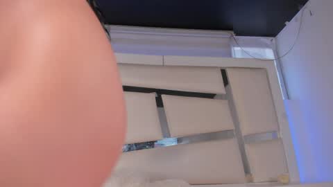 Snapshot of chrystal_jade chatting on May 2, 12:54 pm instagram chrystaljade.1 online show from May 2, 12:54 pm