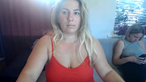 Snapshot of chrystalbella chatting on July 13, 4:26 am Diana online show from July 13, 4:26 am