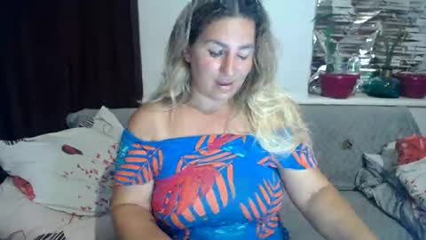 Snapshot of chrystalbella chatting on August 5, 7:28 pm Diana online show from August 5, 7:28 pm