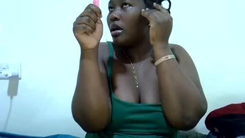 Snapshot of chubby_queenie07 chatting on June 14, 11:34 am DivaDee online show from June 14, 11:34 am