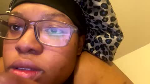 Snapshot of chubbygirl1300 chatting on February 21, 2:12 am Mommy milf online show from February 21, 2:12 am