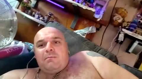 Snapshot of chubbyman44 chatting on May 31, 6:42 am chubbyman44 online show from May 31, 6:42 am