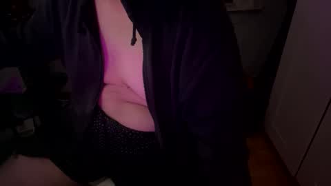 Snapshot of chubbytiny69 chatting on October 30, 2:46 am chubbytiny69 online show from October 30, 2:46 am