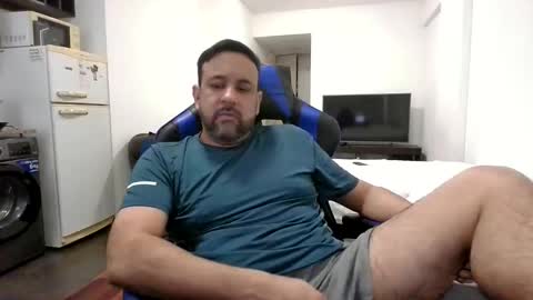 Guillote online show from April 4, 8:28 pm