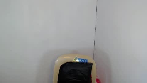 Snapshot of cici_02 chatting on May 25, 4:24 pm call me Cici online show from May 25, 4:24 pm